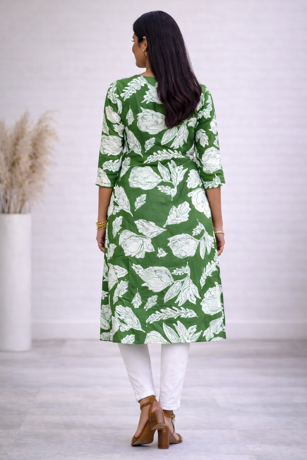 Women Green Floral Printed Straight Kurta | Stylish Casual Ethnic Kurti