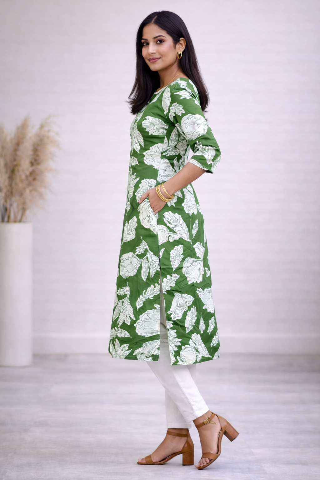 Women Green Floral Printed Straight Kurta | Stylish Casual Ethnic Kurti